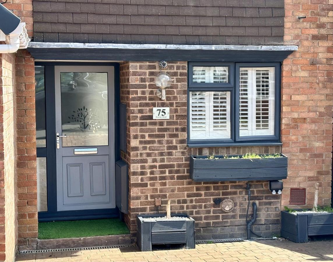 Villa Fantastic 2-Bed House With Parking - Hosted By Hutch Lifestyle Royal Royal Leamington Spa Exterior foto