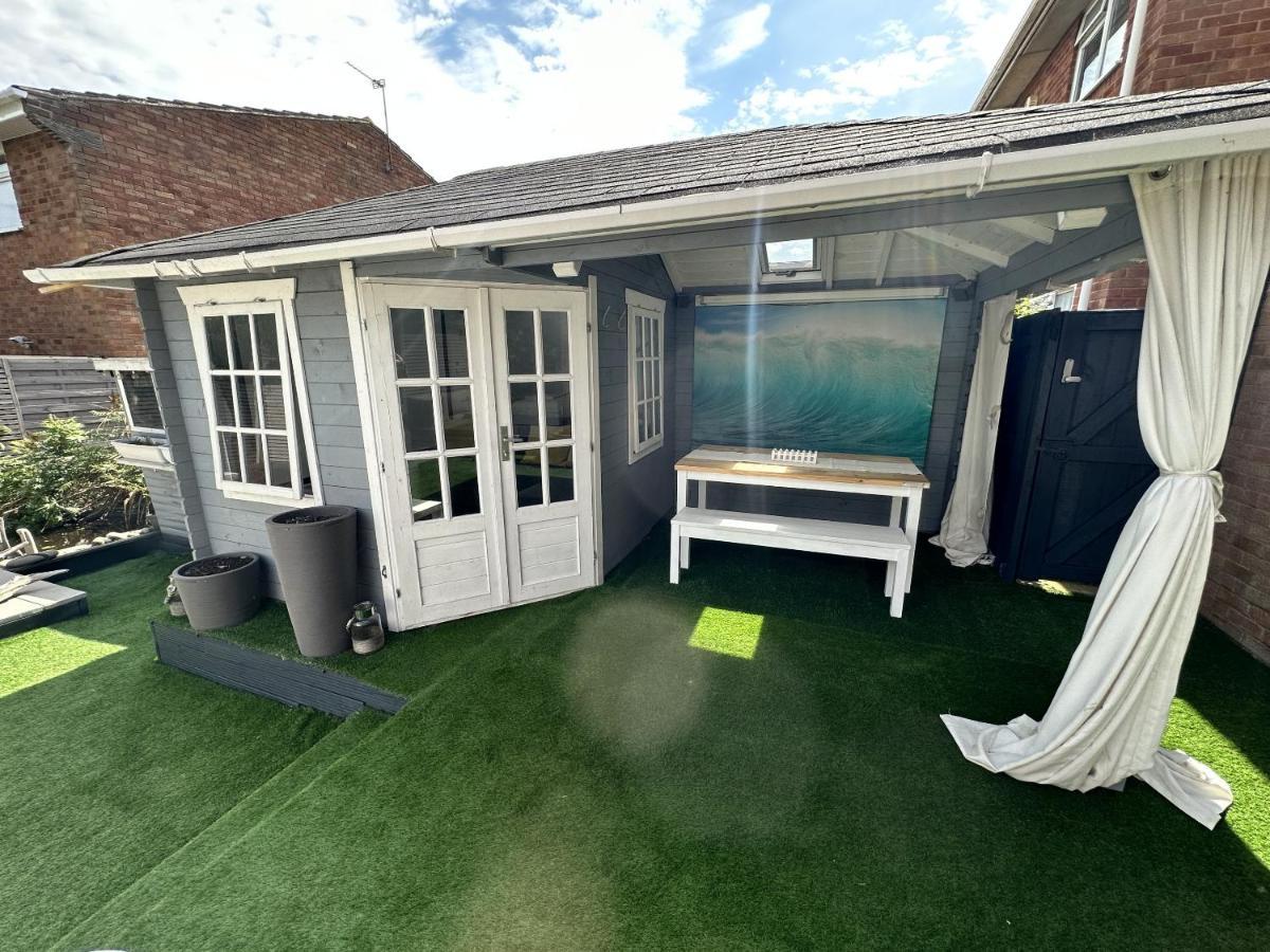 Villa Fantastic 2-Bed House With Parking - Hosted By Hutch Lifestyle Royal Royal Leamington Spa Exterior foto