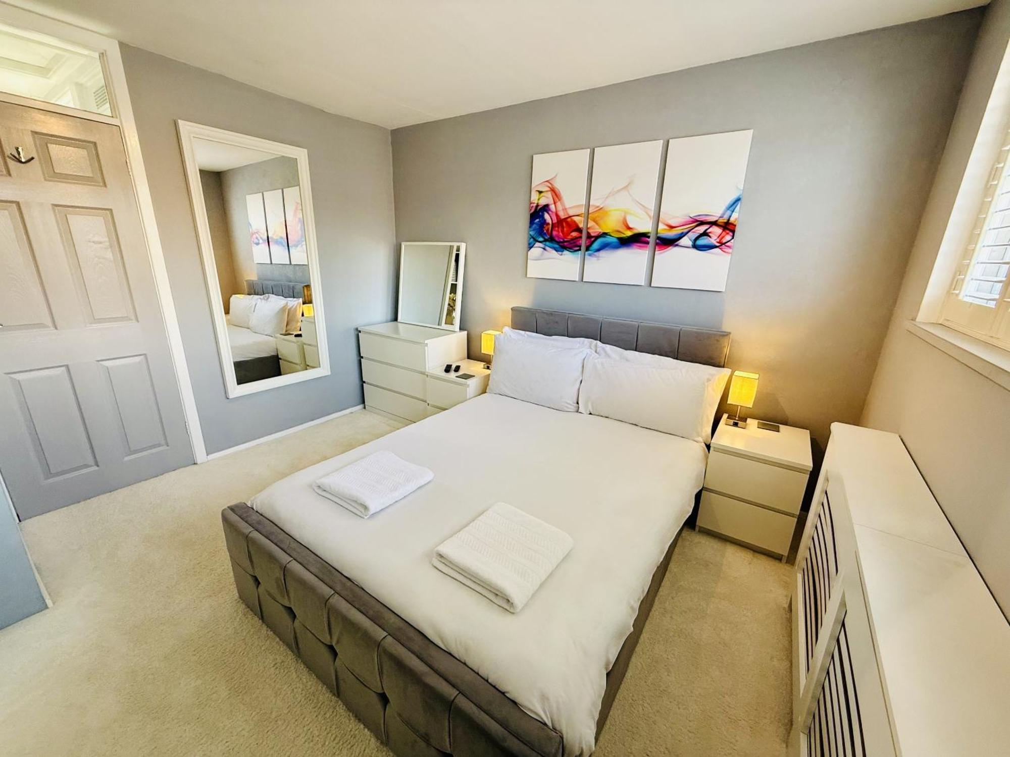 Villa Fantastic 2-Bed House With Parking - Hosted By Hutch Lifestyle Royal Royal Leamington Spa Exterior foto