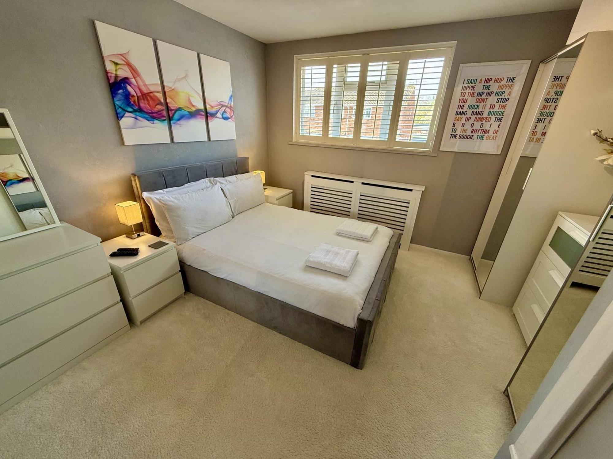 Villa Fantastic 2-Bed House With Parking - Hosted By Hutch Lifestyle Royal Royal Leamington Spa Exterior foto