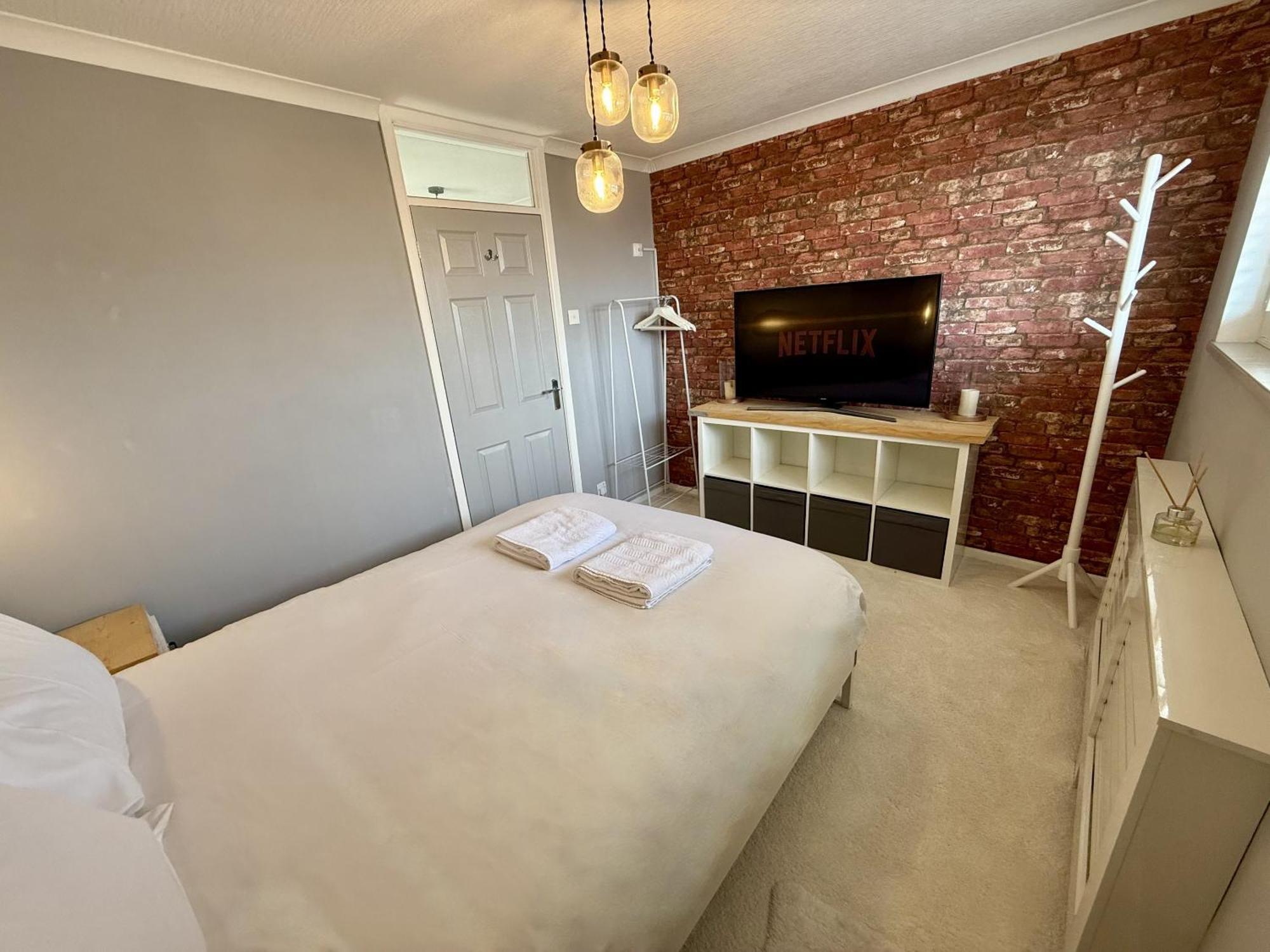 Villa Fantastic 2-Bed House With Parking - Hosted By Hutch Lifestyle Royal Royal Leamington Spa Exterior foto