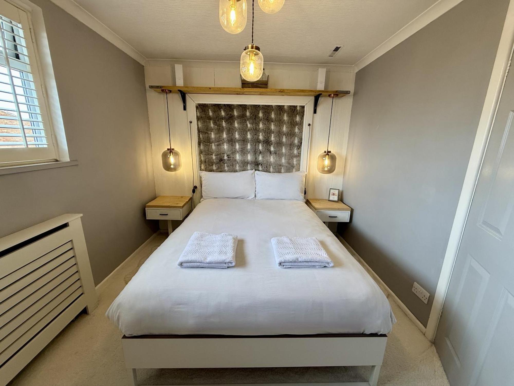Villa Fantastic 2-Bed House With Parking - Hosted By Hutch Lifestyle Royal Royal Leamington Spa Exterior foto